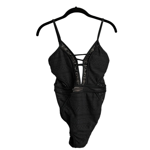 Ambrielle Black Crochet One-Piece Swimsuit Size M Womens Lined Wireless Deep V - Picture 1 of 6